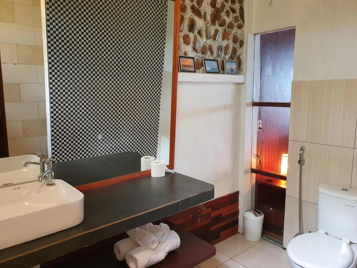 Amban Beach House Manokwari Exterior photo